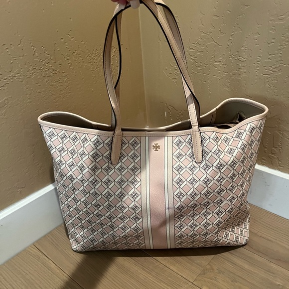 Tory Burch Handbags - Tory Burch Geo Logo all over Tote